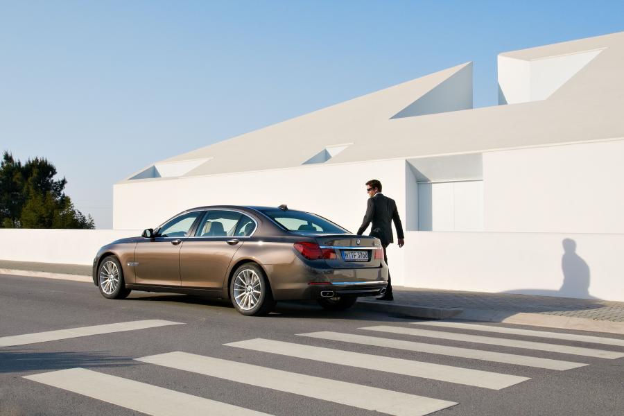  BMW 750iL 2012 года  (фото 59 из 61)